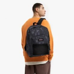 Eastpak Pinnacle Camo Dye Black -Mode Tassen Winkel image 10095