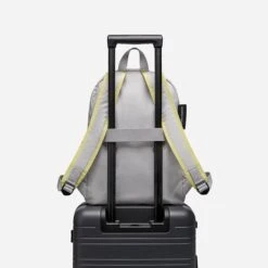 Horizn Studios Shibuya Daypack M Light Quartz Grey / Glossy Lemon -Mode Tassen Winkel image 10489