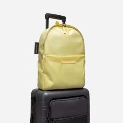 Horizn Studios Shibuya Daypack M Glossy Lemon / Light Quartz Grey -Mode Tassen Winkel image 10504