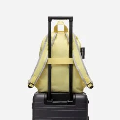 Horizn Studios Shibuya Daypack M Glossy Lemon / Light Quartz Grey -Mode Tassen Winkel image 10505