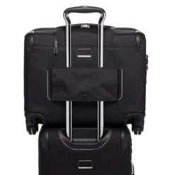 Tumi Arrivé Compact 4 Wheel Briefcase Black 9 Tumi Arrivé Compact 4 Wheel Briefcase Black -Mode Tassen Winkel image 1526
