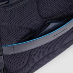Piquadro Blue Square Computer Backpack Plain With IPad Pro Black 18 Piquadro Blue Square Computer Backpack Plain With IPad Pro Black -Mode Tassen Winkel image 4906