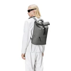 Rains Rolltop Rucksack W3 Grey 7 Rains Rolltop Rucksack W3 Grey -Mode Tassen Winkel image 5221