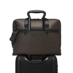 Tumi Alpha Bravo Aviano Academy Brief Dark Brown -Mode Tassen Winkel image 6931