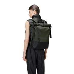 Rains Trail Rolltop Backpack W3 Green 6 Rains Trail Rolltop Backpack W3 Green -Mode Tassen Winkel image 7326