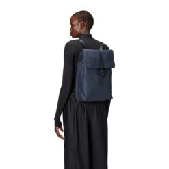 Rains Rucksack W3 Navy 6 Rains Rucksack W3 Navy -Mode Tassen Winkel image 7718