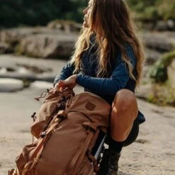 Fjallraven Kajka 35 S/M Khaki Dust -Mode Tassen Winkel image 8790