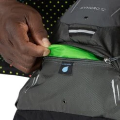 Osprey Syncro 12 Coal Grey 31 Osprey Syncro 12 Coal Grey -Mode Tassen Winkel image 9604