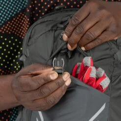 Osprey Syncro 12 Coal Grey 32 Osprey Syncro 12 Coal Grey -Mode Tassen Winkel image 9605